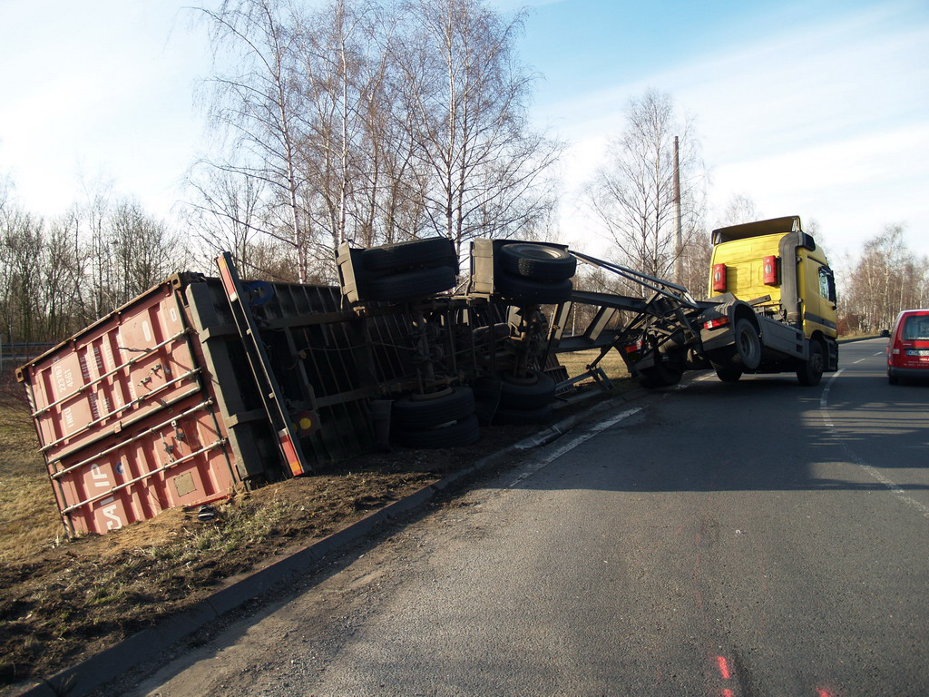 LKW verliert Container Koeln Niehler Ei P017.JPG